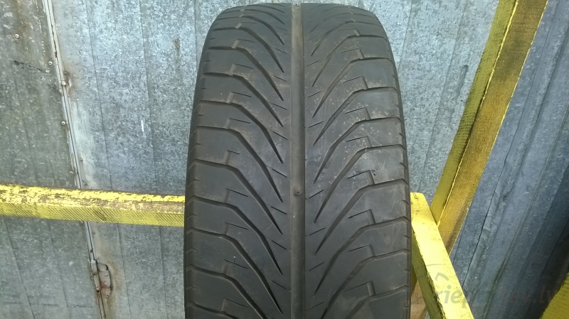 Kumho Ecsta Supra 712 88W