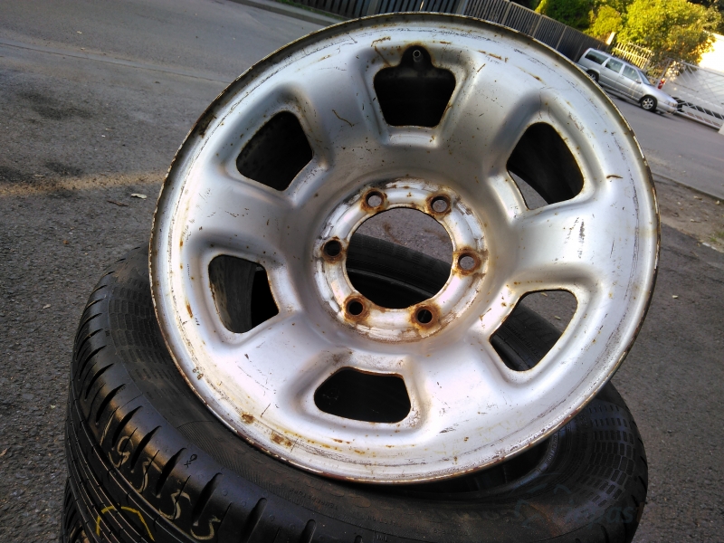 Nissan tērauda diski 