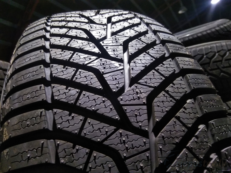 Yokohama BluEarth Winter V905 