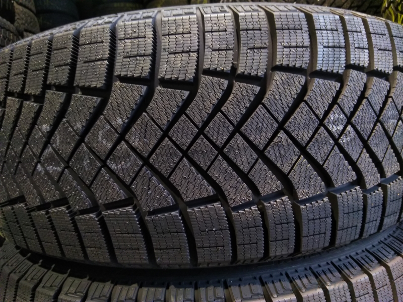 Pirelli Winter Ice Zero FR 
