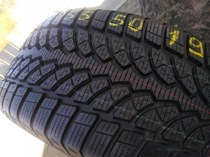 Bridgestone Blizzak LM-80 107V