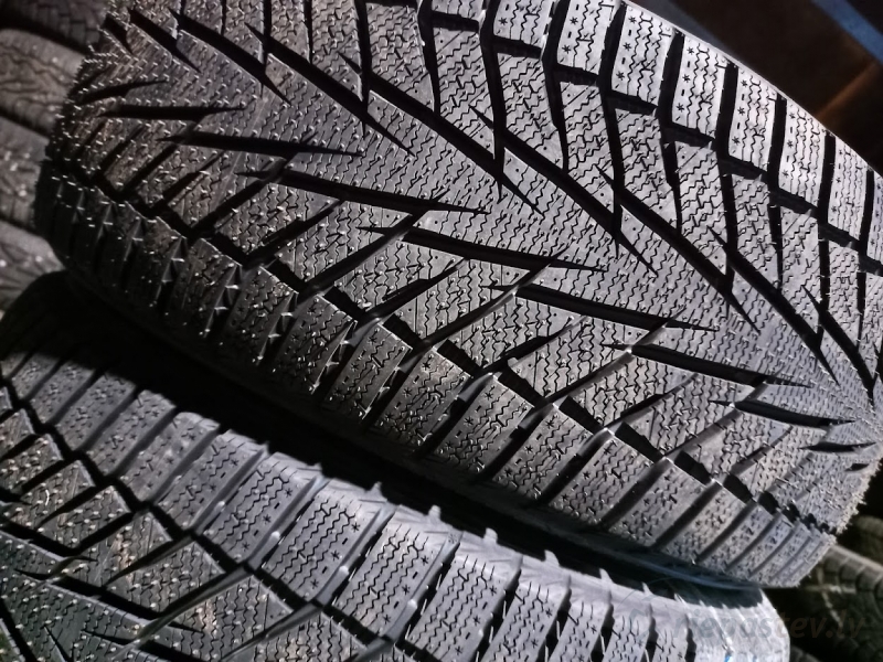 Hankook Winter I'Cept IZ2 