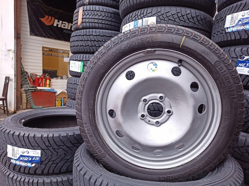 Volvo, Ford rezerves ritenis  