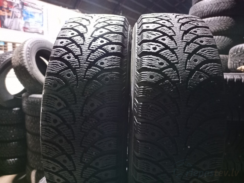 Nokian Hakkapeliitta 4 79T