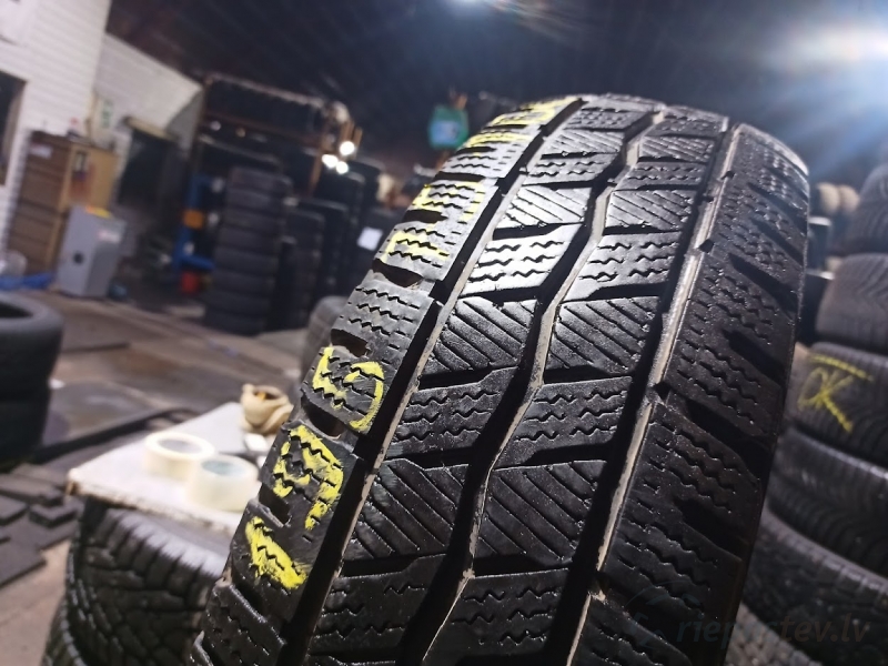 Hankook Winter I'Cept LV 110R
