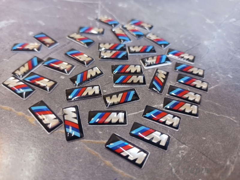 BMW M uzlīmes 16mm x 7mm(1.6cm x 0.7cm)  