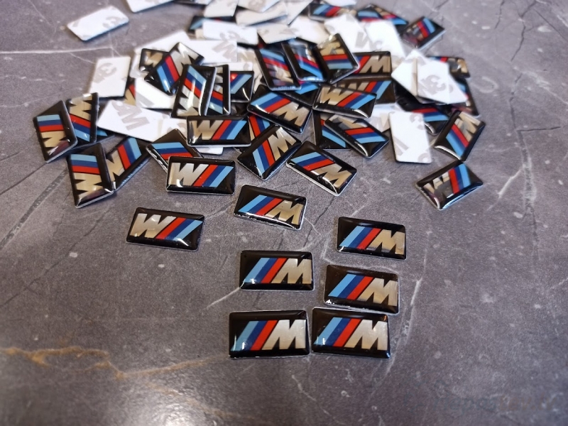 BMW M uzlīmes 19mm x 11mm(1.9cm x 1.1cm) 