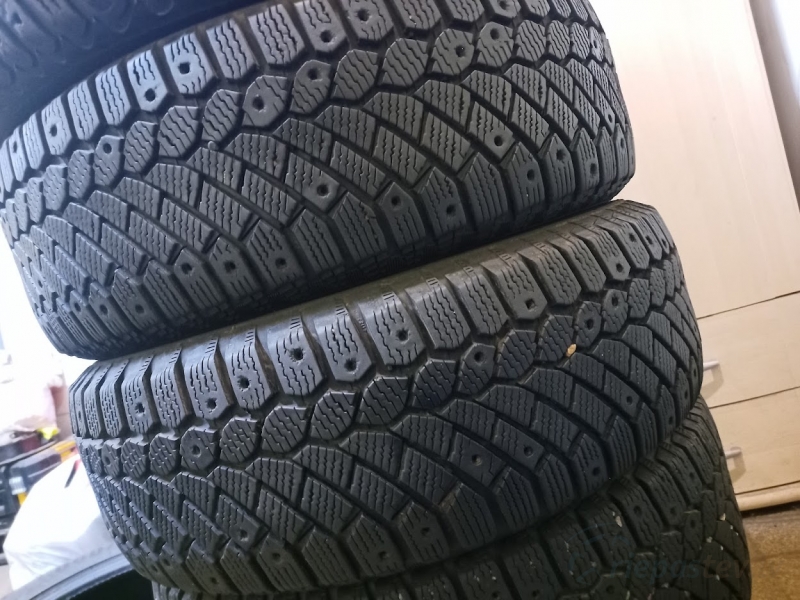 Continental Conti Ice Contact 4x4 102T