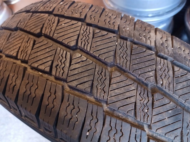 Ford Tranzit tērauda disks ar 215/75R16C HiFly riepu 