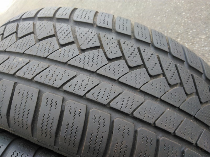 Continental 4x4 Winter Contact 106H