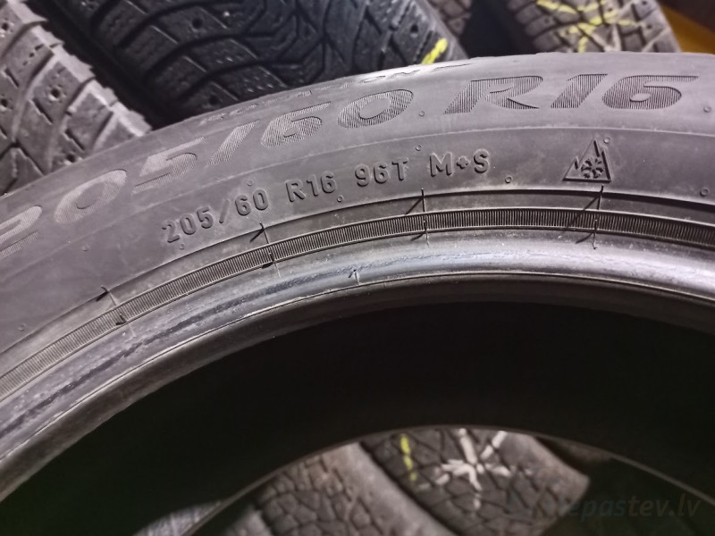 Pirelli Ice Zero 2 96T