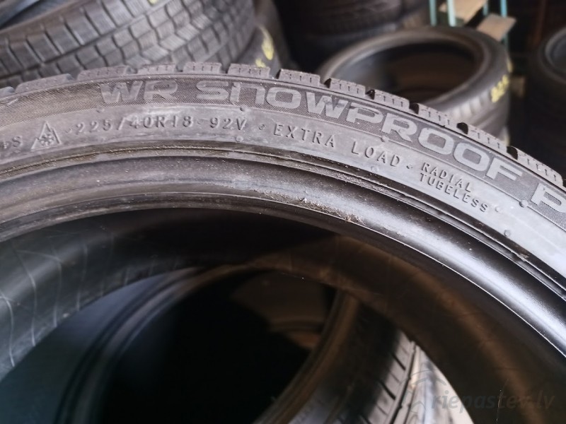 Nokian WR Snowproof P 92V