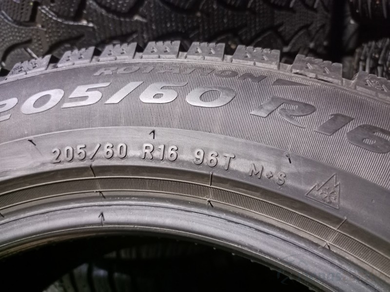 Pirelli Ice Zero RSC 96T