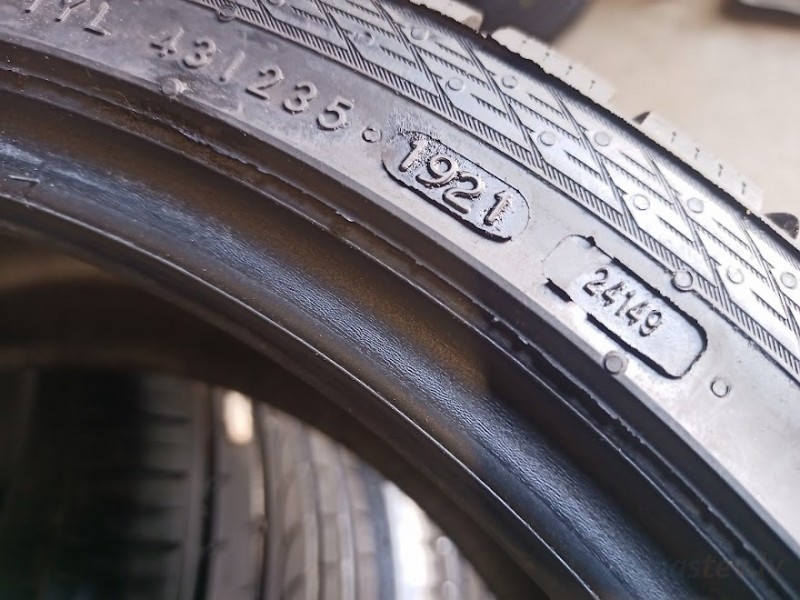 Nokian WR Snowproof P 92V