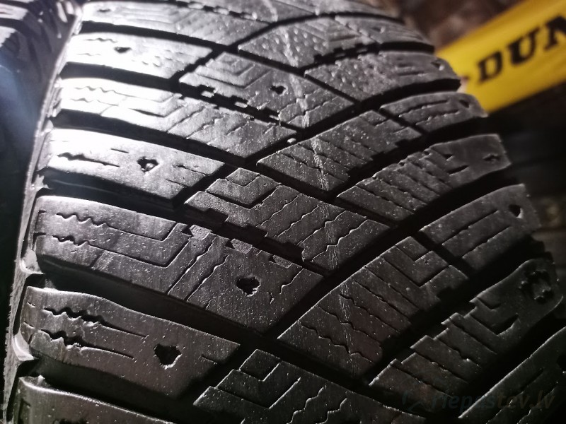 Good Year Ultra Grip Ice Arctic 98T