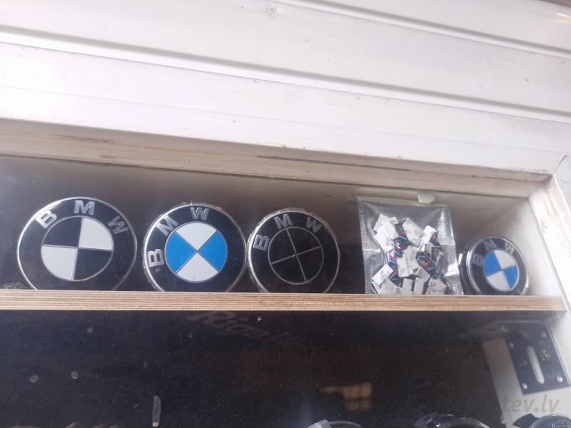 BMW M uzlīmes 16mm x 7mm(1.6cm x 0.7cm)  