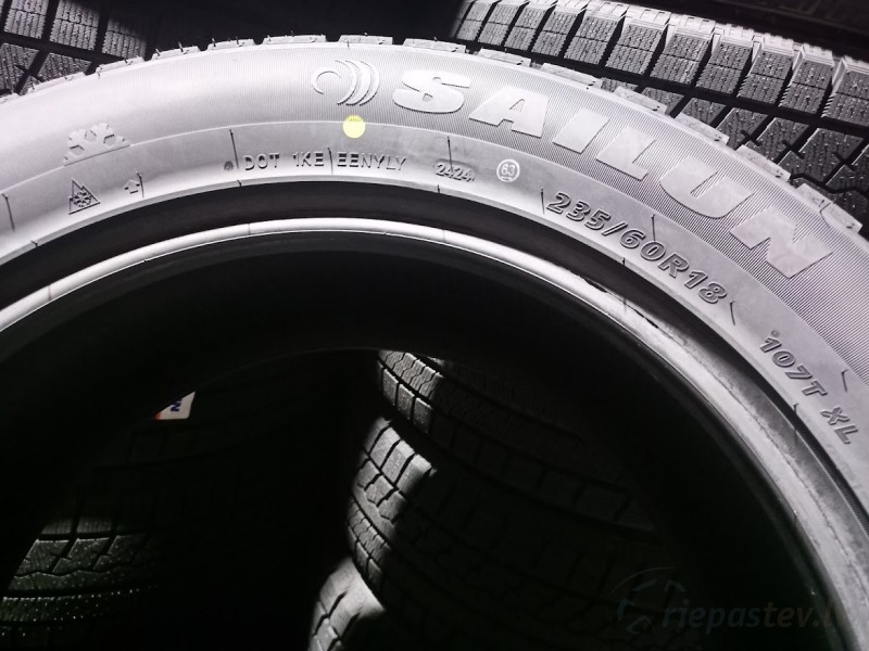 Sailun Ice Blazer Arctic Suv 107T