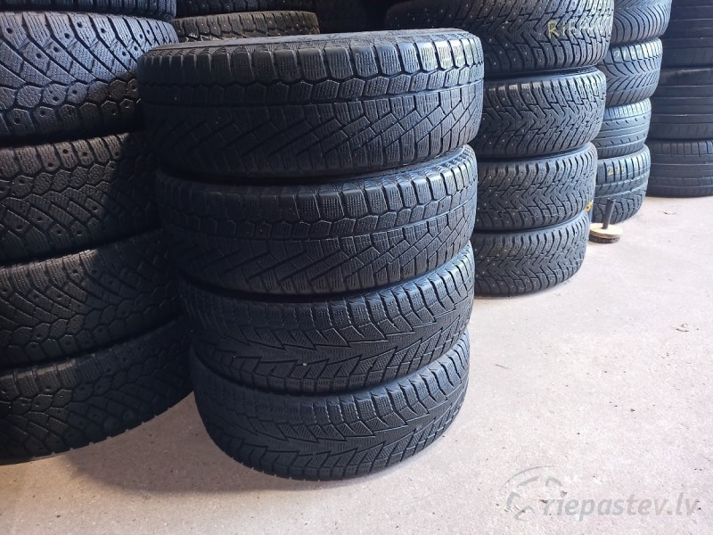 Hankook Winter I'Cept IZ2 92T