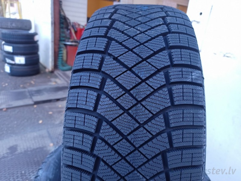 Pirelli Winter Ice Zero FR 