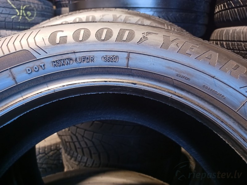 Good Year Efficient Grip Performance 92H