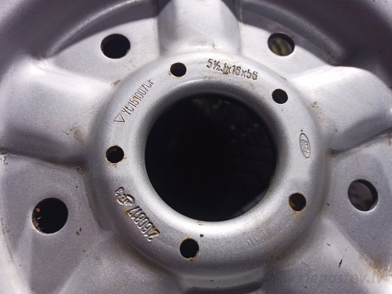 Ford Tranzit tērauda disks ar 215/75R16C Continental riepu 