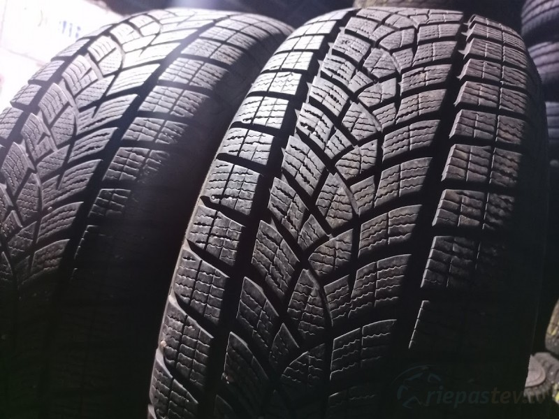 Good Year Ultra Grip Ice Suv 103T